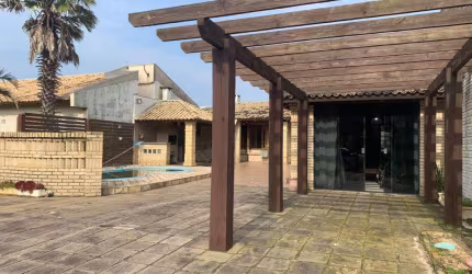 Casa 2 Dormitórios à venda no Bairro Centro com 110 m² de área privativa