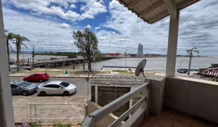 Casa 7 Dormitórios à venda no Bairro Centro com 160 m² de área privativa - 3 vagas de garagem