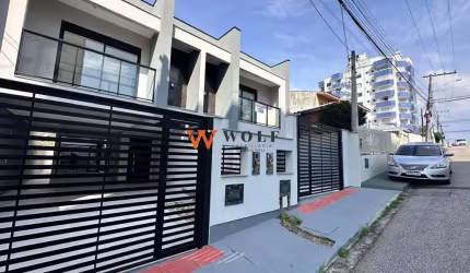 Casa com 3 quartos à venda na Vergililino Ferreira de Souza, 657, Barreiros, São José por R$ 980.000