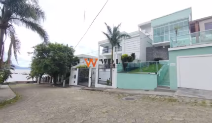 Casa com 4 quartos para alugar na Dr.  Agripa de Castro Faria, 102, Coqueiros, Florianópolis por R$ 7.900