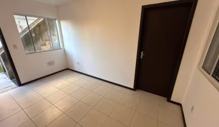 Apartamento com 2 quartos para alugar na Rua Doutor Odilon Gallotti, 334, Capoeiras, Florianópolis por R$ 1.600