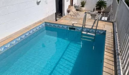 Cobertura ampla vista livre com piscina e churrasqueira