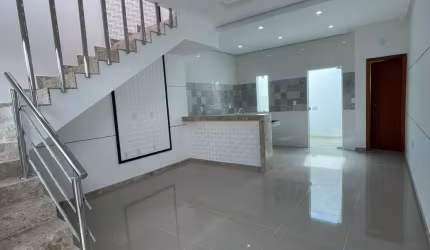 Duplex a 200 metros da Praia: À VENDA