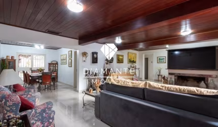 Casa com 4 quartos à venda na Avenida Guaíba, Vila Assunção, Porto Alegre por R$ 1.350.000