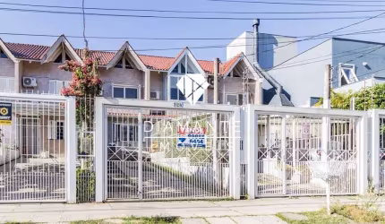 Casa com 2 quartos à venda na Rua Heitor Kramer, Guarujá, Porto Alegre por R$ 430.000