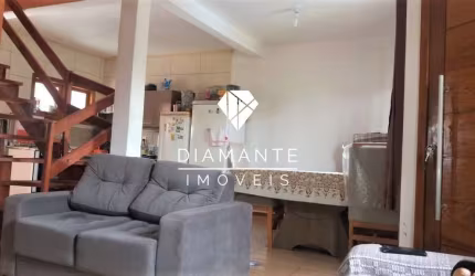 Casa com 3 quartos à venda na Avenida Nossa Senhora de Guadalupe, Hípica, Porto Alegre por R$ 369.900