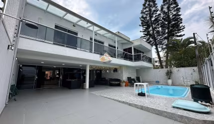 Casa alto padrão frente mar Gaivotas Matinhos