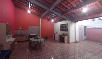 Casa com 4 Quartos e 2 banheiros à Venda em Ipiranga