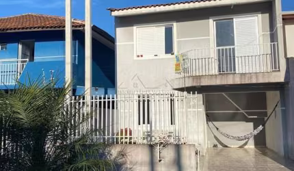 Casa com 3 quartos à venda na Rua Adinar dos Santos Ribeiro, Fazendinha, Curitiba por R$ 529.900