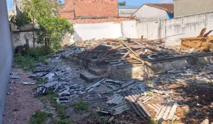 Terreno à venda na Rua Guilherme Martini, Santa Quitéria, Curitiba por R$ 365.000