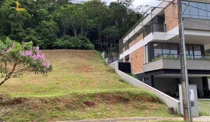 TERRENO À VENDA NO CONDOMÍNIO QUINTE ESSENCE