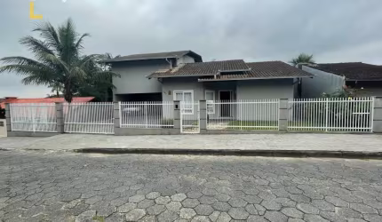 Casa com 3 dormitórios à venda, 220 m² por R$ 900.000,00 - Itaum - Joinville/SC