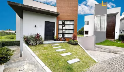 Casa em Condomínio Fechado em Joinville / SC.