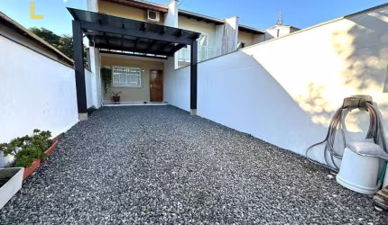 Casa à venda no Nova Brasilia em Joinville, por 470 mil