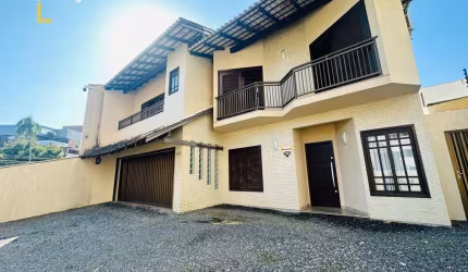 Casa com 3 dormitórios à venda, 275 m² por R$ 1.400.000,00 - Saguaçu - Joinville/SC