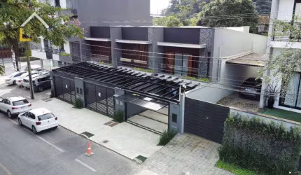 Casa com 3 dormitórios à venda, 186 m² por R$ 940.000,00 - Costa e Silva - Joinville/SC