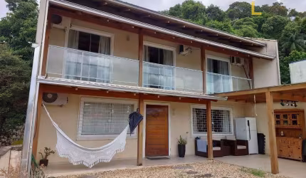 Casa com 3 dormitórios à venda, 154 m² por R$ 850.000,00 - Santo Antônio - Joinville/SC