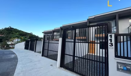 Casa com 2 dormitórios à venda, 64 m² por R$ 485.000,00 - Anita Garibaldi - Joinville/SC