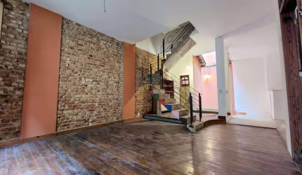Asset Imóveis vende casa triplex com varanda e 4 quartos, 240m², por R$ 790.000 - Ingá - Niterói/RJ
