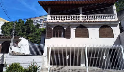 Asset Imóveis vende casa triplex com 4 quartos (1suíte), 203m², por R$ 430.000 - Fonseca - Niterói/RJ