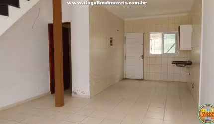 Sobrado em Condomínio para Locação em Caraguatatuba, Jardim das Palmeiras, 2 dormitórios, 2 banheiros, 1 vaga