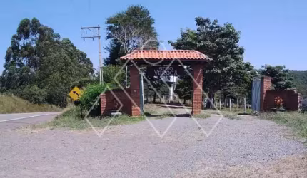 Sítio de 8,9 alq  em Guarei SP, alfato na porta, a 9 Km da Rod Castelo Branco