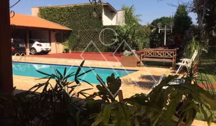 Casa Waldemar Hauer com 5 dormitórios, vaga para 5 veículos, 400m² de área útil, piscina, mobiliada