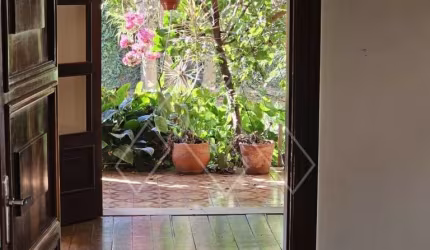 Casa Comercial na Rua Paranaguá