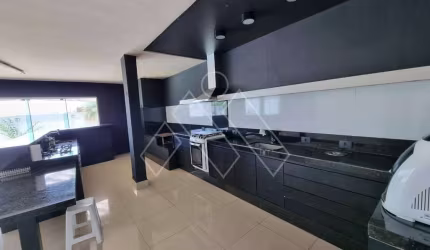 Casa Comercial/Residencial. Toda reformada