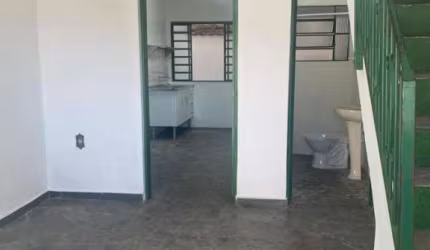 Casa para Locação em Bragança Paulista, Taboão, 1 dormitório, 1 banheiro, 1 vaga