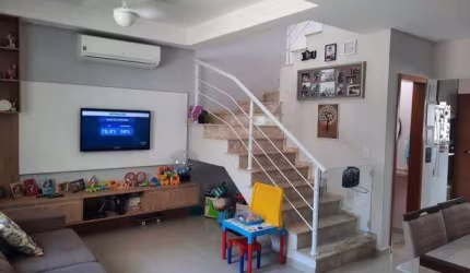 Vende-se sobrado no Condomínio Contemporâneo em Taubaté.