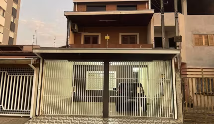 Vende-se Sobrado de 4 dormitórios no Jardim da Luz em Taubaté.