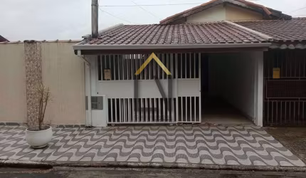 Maravilhosa Casa com edícula sobrado total de 4 quartos, bem localizada.