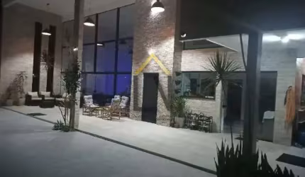 Sobrado com 4 dormitórios, sendo 1 suíte em Ubatuba em condomínio.