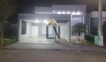 Excelente Casa à Venda no Condomínio Tecoara com Piscina - Taubaté/SP
