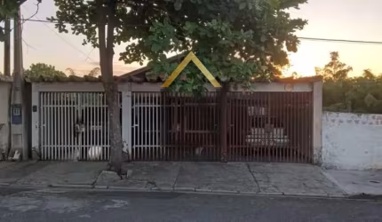 Casa à Venda em Taubaté com Pomar e Oficina