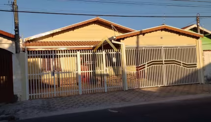Casa com Edícula na Avenida Independência - Taubaté
