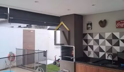 Sobrado com Piscina em Condomínio Fechado – Conforto e Segurança