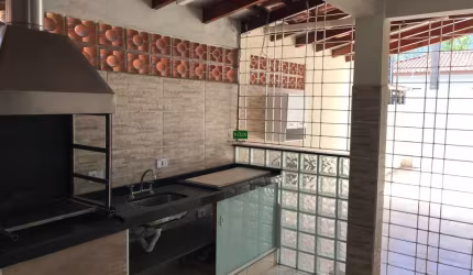 Casa para locação Centro, Caraguatatuba-Sp  A casa possui 4 quartos