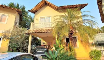 Casa com 3 dormitórios à venda, 111 m²