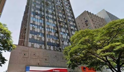 ALUGA-SE/VENDE-SE MEIA LAJE COMERCIAL 448M² + 150m² DE VARANDA - FARIA LIMA