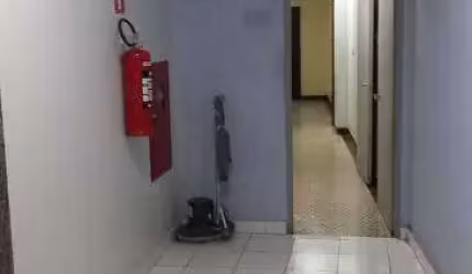 CONJUNTO COMERCIAL EM CENTRO