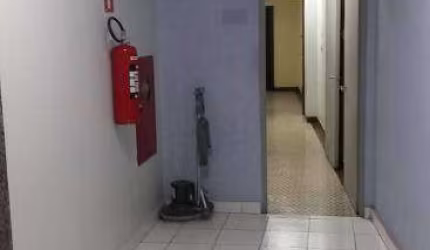 CONJUNTO COMERCIAL EM CENTRO