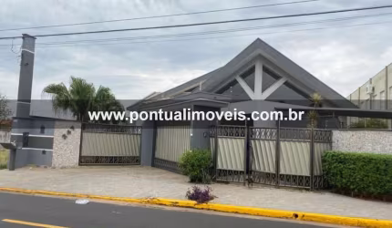 Excelente Casa à Venda no Centro de Pompéia/SP