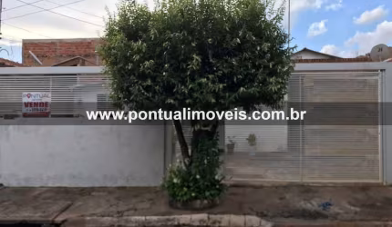 Casa à Venda em Marília no Bairro Jânio Quadros