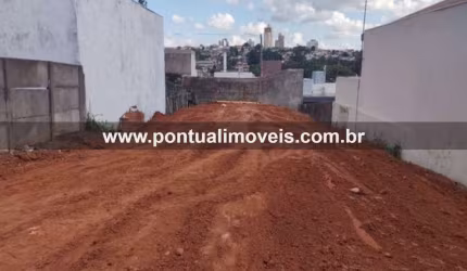 Terreno à Venda em Marília no Bairro Alto Cafezal
