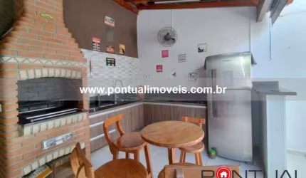Marília-SP: Casa à venda no Jardim Universitário com 2 quartos, sala, banheiro, 2 vagas de garagem e 85m² de área. Confira já!