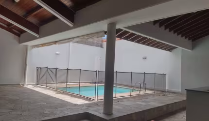 Casa de Alto Padrão à Venda em Marília-SP, Jardim Maria Izabel: 3 Quartos, 2 Suítes, 3 Salas, 6 Banheiros, 4 Vagas, 270m².