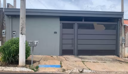 Imperdível oportunidade: Casa com 2 quartos, 1 sala, 1 banheiro e 3 vagas de garagem em Firenze, Marília-SP. Confira já!