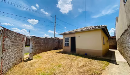 Casa à em Marília-SP, Residencial Vida Nova Maracá II. 2 quartos, 1 sala, 1 banheiro, 2 vagas de garagem!